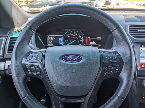 Used 2017 Ford Explorer XLT w/ Equipment Group 201A AWD/4WD image 15