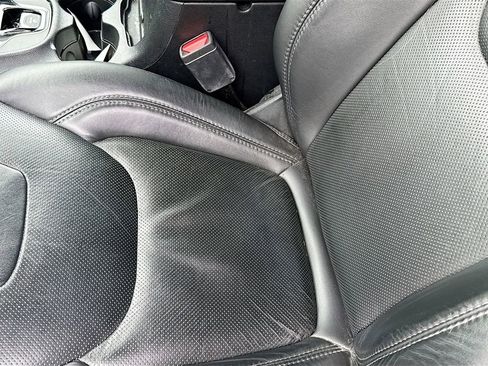 Used 2021 Jeep Cherokee Limited image 18