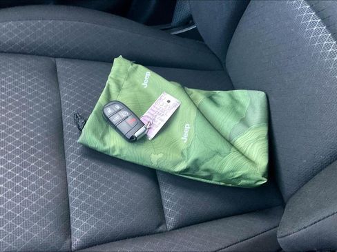 Used 2021 Jeep Grand Cherokee Freedom Edition image 10