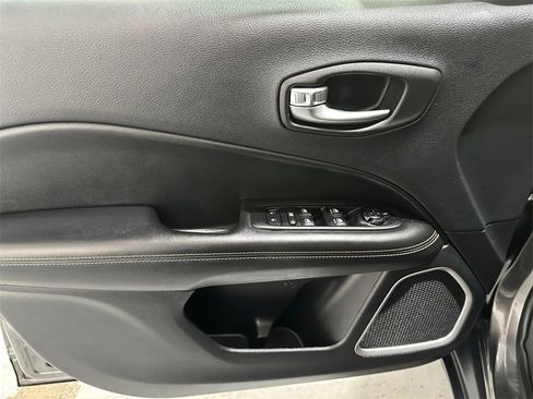 Used 2019 Jeep Compass Latitude w/ Popular Equipment Group image 15