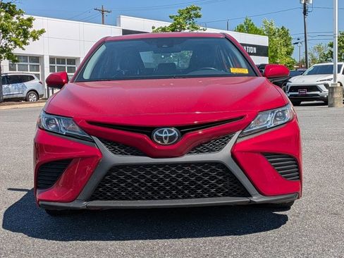 Used 2020 Toyota Camry SE FWD image 2