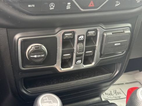 Used 2019 Jeep Wrangler Unlimited Sahara AWD/4WD image 28