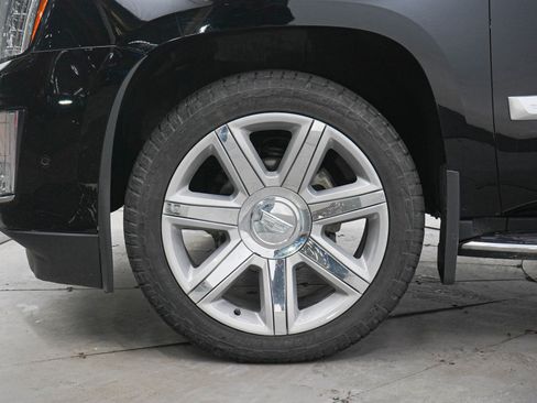 Used 2018 Cadillac Escalade Luxury AWD/4WD image 34