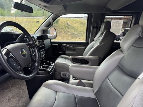 Used 2022 Chevrolet Express 2500 w/ Enhanced Convenience Package image 8