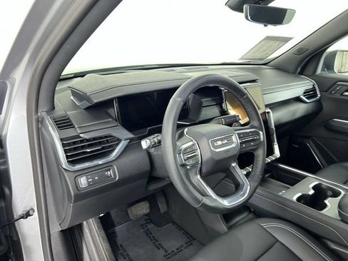 Used 2026 GMC Acadia Elevation w/ Elevation Premium Package FWD image 10