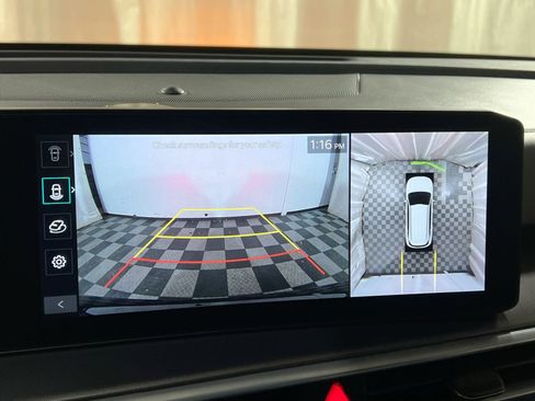 Used 2024 Kia Sorento SX image 30