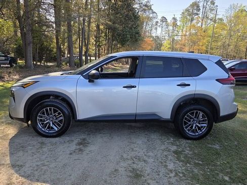 Used 2024 Nissan Rogue S image 5