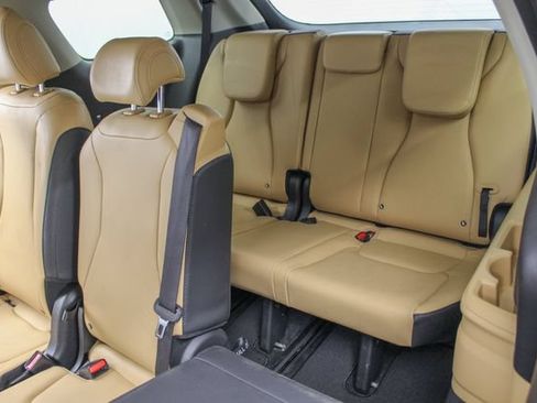 Used 2024 Kia Carnival LX FWD image 18