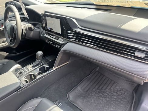 Used 2025 Toyota Camry SE w/ Convenience Package image 21