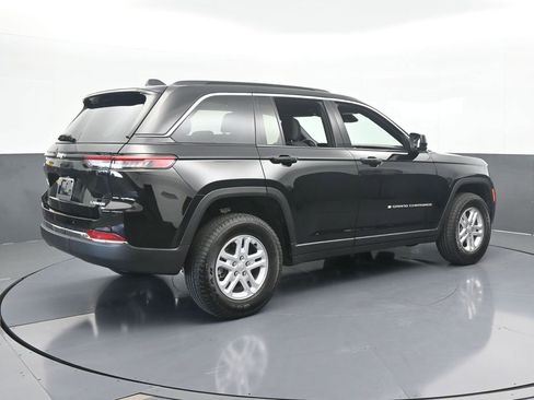 Used 2025 Jeep Grand Cherokee Laredo image 6