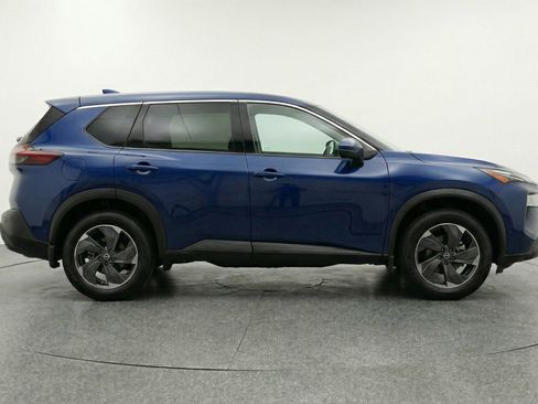 Used 2025 Nissan Rogue SV FWD image 11