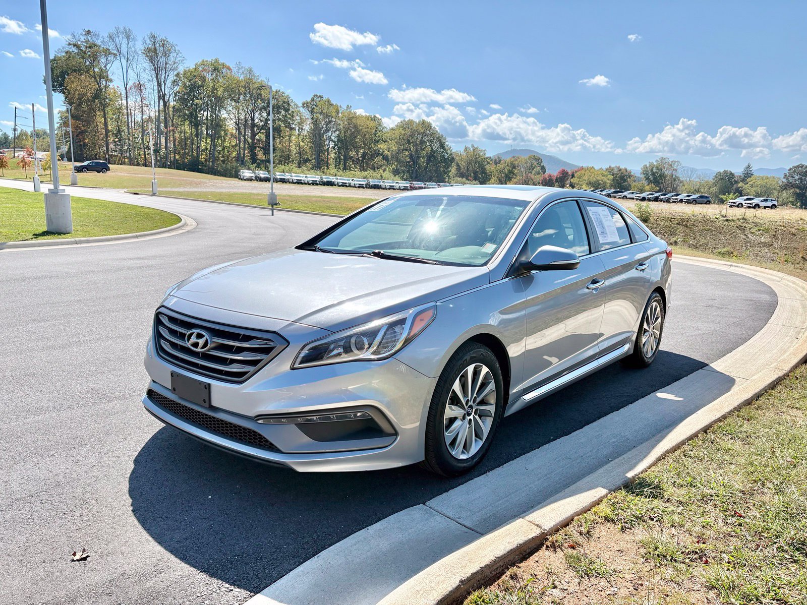 Used 2017 Hyundai Sonata Sport w/ Value Edition Package 02 FWD image 3