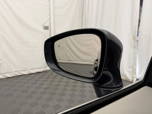 Used 2020 Chrysler Pacifica Touring-L FWD image 11