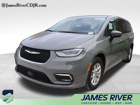 Used 2023 Chrysler Pacifica Touring-L FWD image 1