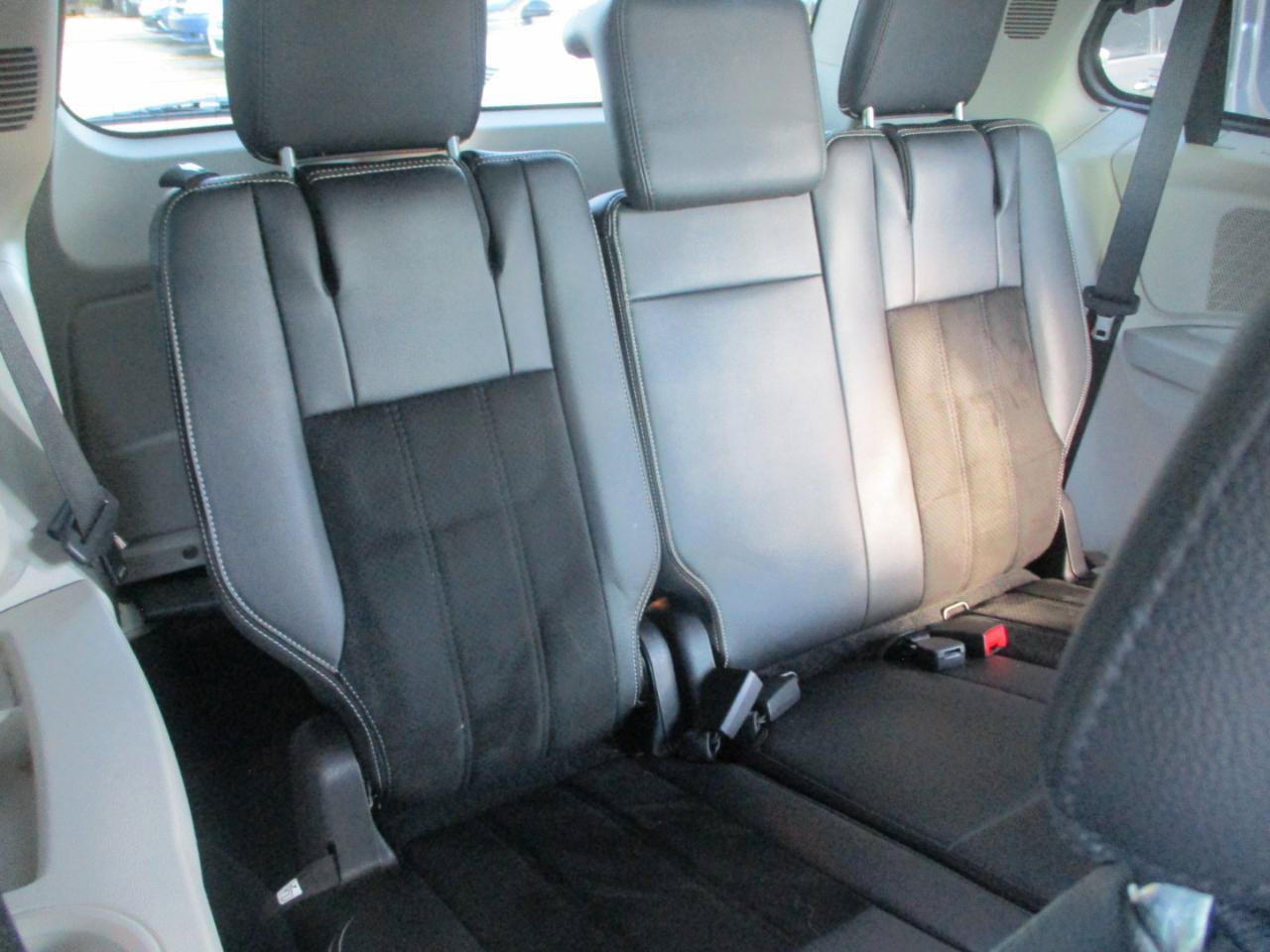 Used 2016 Dodge Grand Caravan SXT FWD image 8