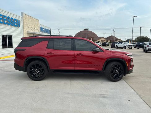 Used 2026 Chevrolet Traverse RS w/ LPO, Floor Liner Package AWD/4WD image 2