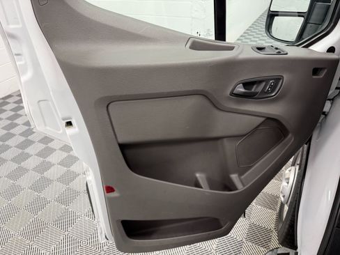 Used 2024 Ford Transit 250 Low Roof AWD w/ Exterior Upgrade Package image 9