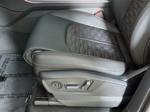 New 2025 Audi RS Q8 performance image 20