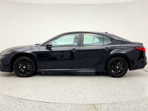 Used 2025 Toyota Camry SE image 8