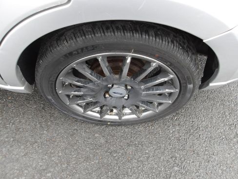 Used 2010 Ford Focus SES image 24