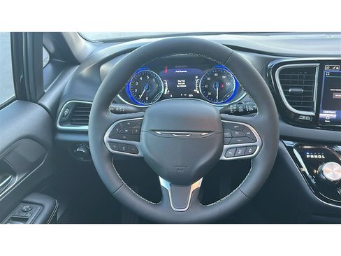 New 2027 Chrysler Pacifica LX FWD image 17