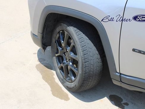 Used 2022 Jeep Compass Latitude w/ Sun and Sound Group FWD image 9