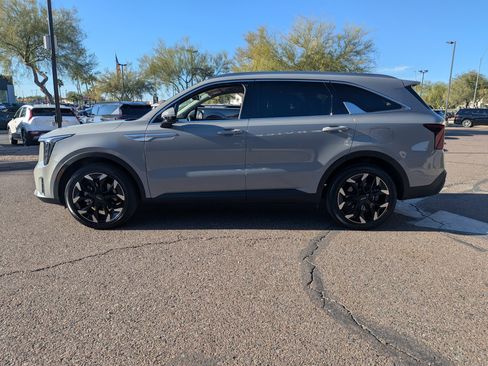 Certified 2025 Kia Sorento EX image 5