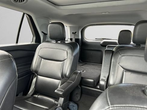 Used 2022 Ford Explorer XLT w/ Equipment Group 202A AWD/4WD image 15