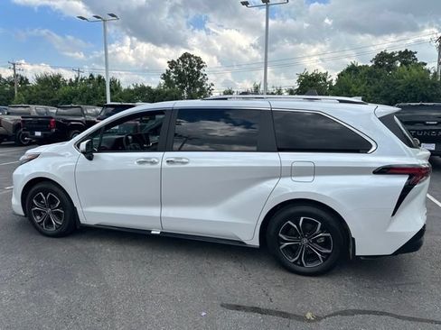 Used 2026 Toyota Sienna Platinum AWD/4WD image 2