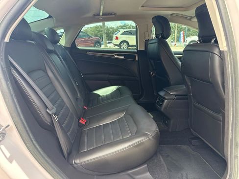 Used 2014 Ford Fusion SE w/ Equipment Group 202A FWD image 15