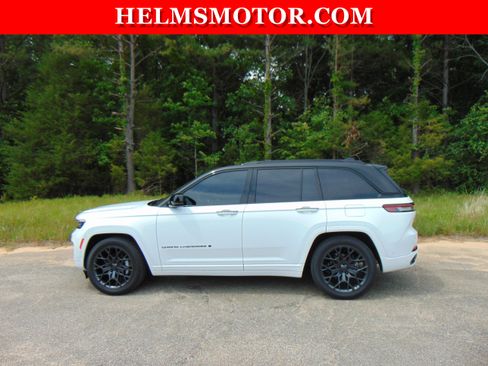 Certified 2025 Jeep Grand Cherokee Summit w/ Adv Protech Group IV AWD/4WD image 4