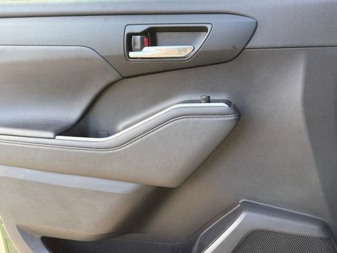 Used 2023 Toyota Highlander XLE FWD image 19