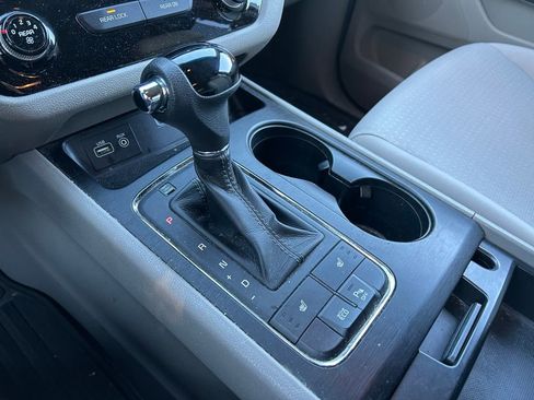 Used 2016 Kia Sedona LX w/ LX Convenience Package image 28