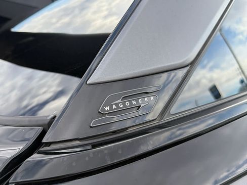 Used 2024 Jeep Wagoneer Launch Edition image 8