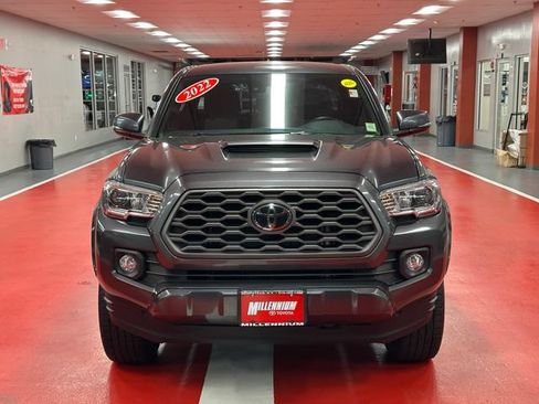 Used 2022 Toyota Tacoma TRD Sport AWD/4WD image 8