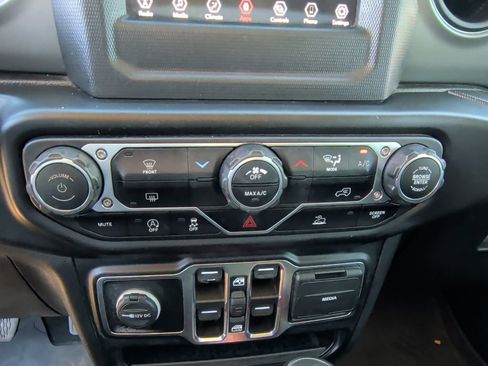 Used 2022 Jeep Wrangler Unlimited Willys image 25