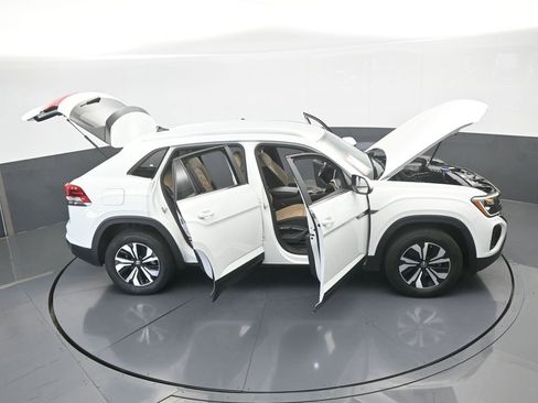 Used 2024 Volkswagen Atlas Cross Sport SE image 67