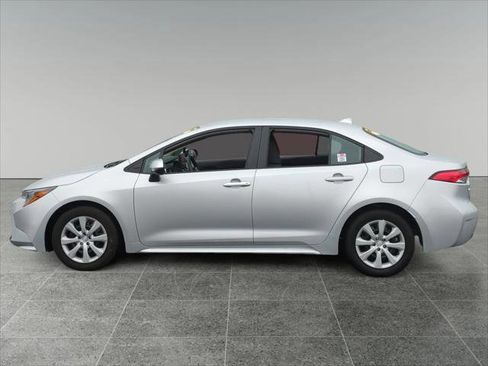 Certified 2025 Toyota Corolla LE image 2