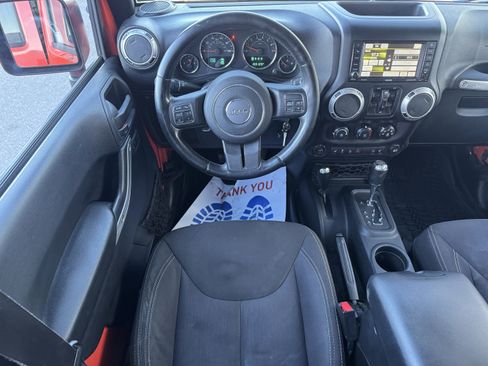 Used 2015 Jeep Wrangler Unlimited Rubicon w/ Connectivity Group image 16