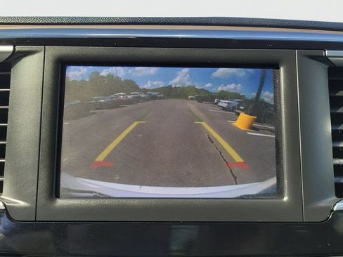 Used 2023 Chrysler Voyager LX FWD image 18