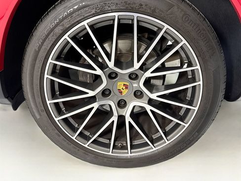 Used 2021 Porsche Cayenne AWD/4WD image 31