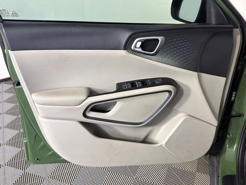 Used 2020 Kia Soul EX image 11