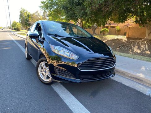 Used 2019 Ford Fiesta SE image 2
