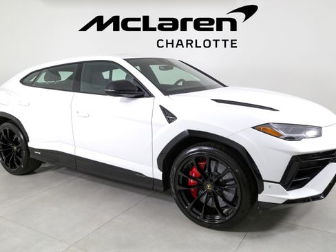 Used 2023 Lamborghini Urus S image 2