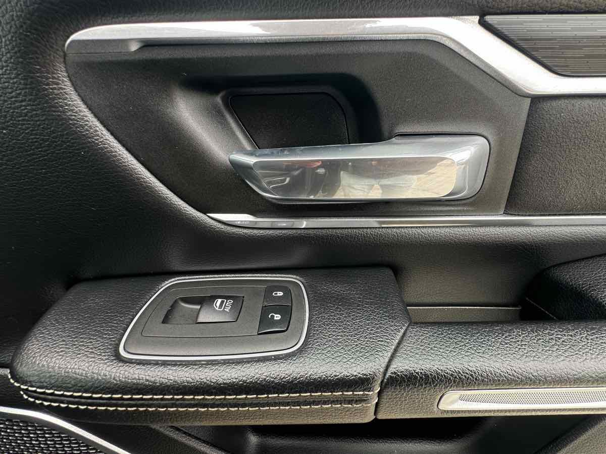 Used 2023 RAM 1500 Laramie AWD/4WD image 23