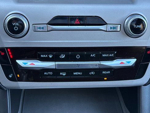 Used 2023 Ford Explorer XLT w/ Equipment Group 202A image 22