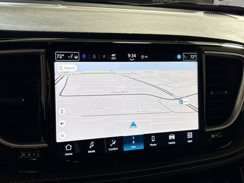 New 2026 Chrysler Pacifica Limited w/ Uconnect Theater Family Group image 16