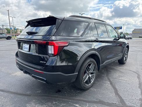 Used 2025 Ford Explorer ST-Line w/ ST-Line Street Pack AWD/4WD image 7