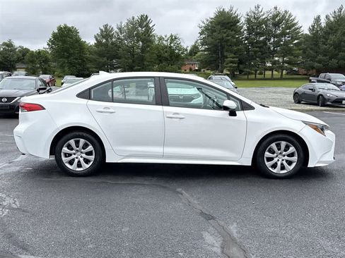 Used 2023 Toyota Corolla LE FWD image 2