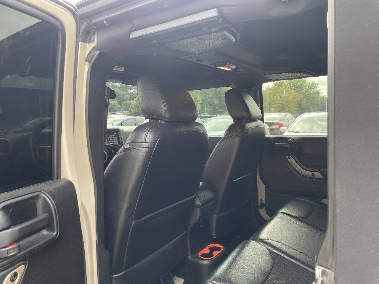 Used 2016 Jeep Wrangler Unlimited Sahara AWD/4WD image 25